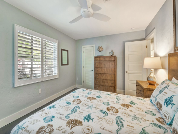 Lido Key Vacation House with Pool Near St. Armands Circle